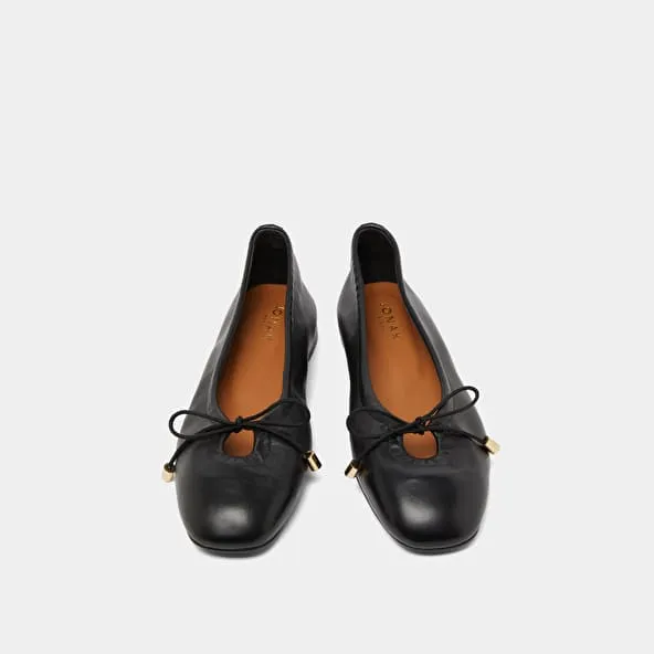 Ballet flats with laces in black leather