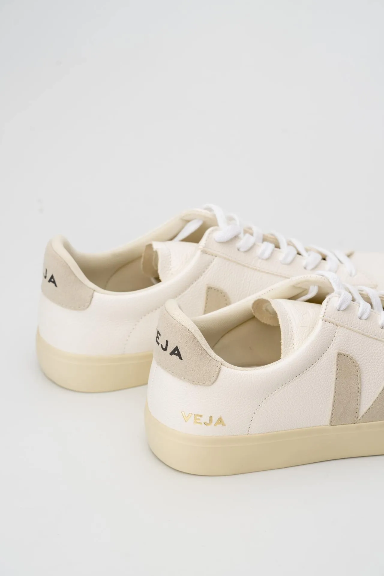 (Core) Veja Woman Sneaker Campo Chrome Free CP0502429A Extra White Natural Suede